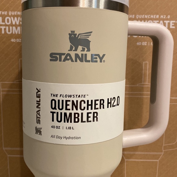 NWT 40oz Soft Matte Quencher in the color Dune - Picture 2 of 5